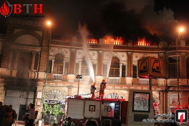 آتش سوزی گسترده در انبار بزرگ