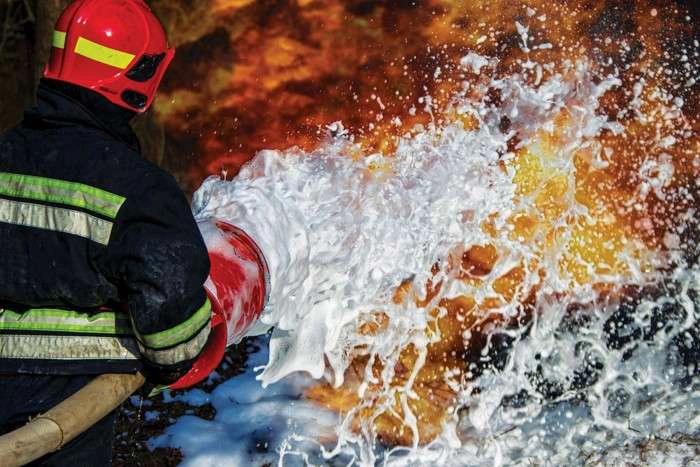 پودر و کف های آتش نشانی